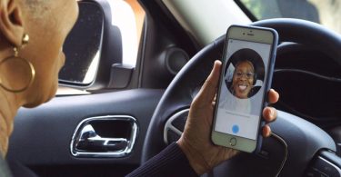 Motoristas deverão tirar selfies para comprovar identidade antes de entrar no serviço ou aceitar passageiros.